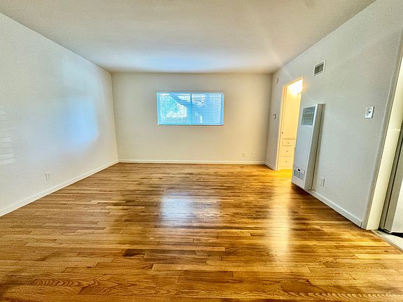4th image of 1311 N Fairfax Ave APT 1
