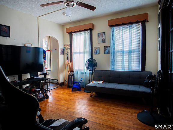 3rd image of 381 Congress Avenue