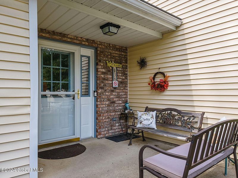 4th image of 36 Pinehollow Drive