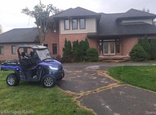 11082 Blaine Rd, Brighton, MI 48114