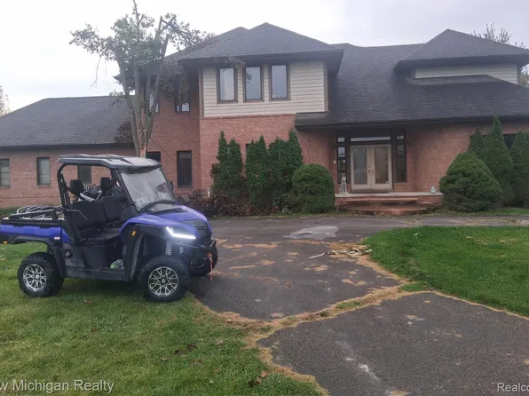 11082 Blaine Rd, Brighton, MI 48114