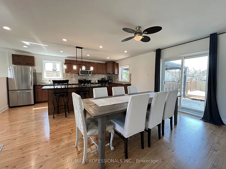2504 Donnavale Dr — Photo 18