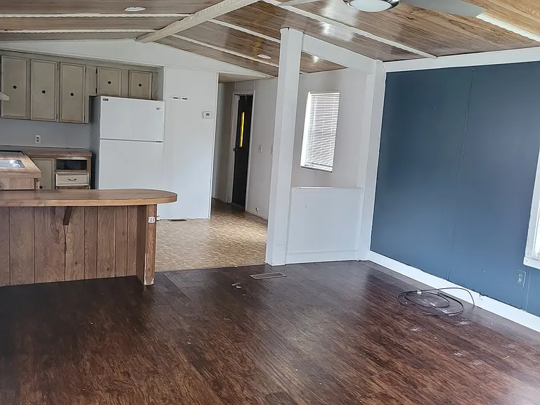 310 Country Springs Dr — Photo 4