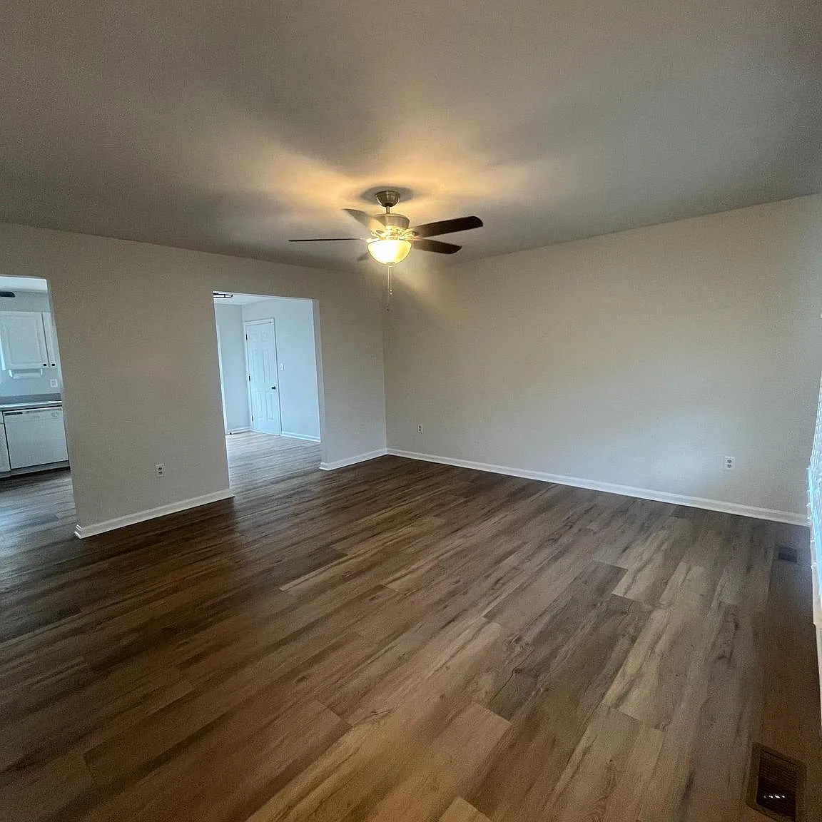 3 bed, 2.0 bath, 1176 sqft, $2,500 — Photo 3
