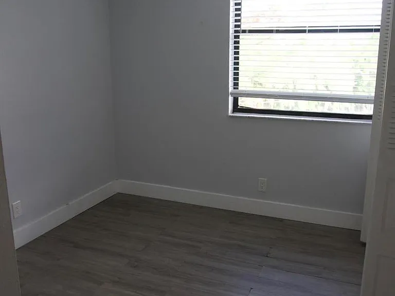 213 Lake Pointe Dr #211 — Photo 17