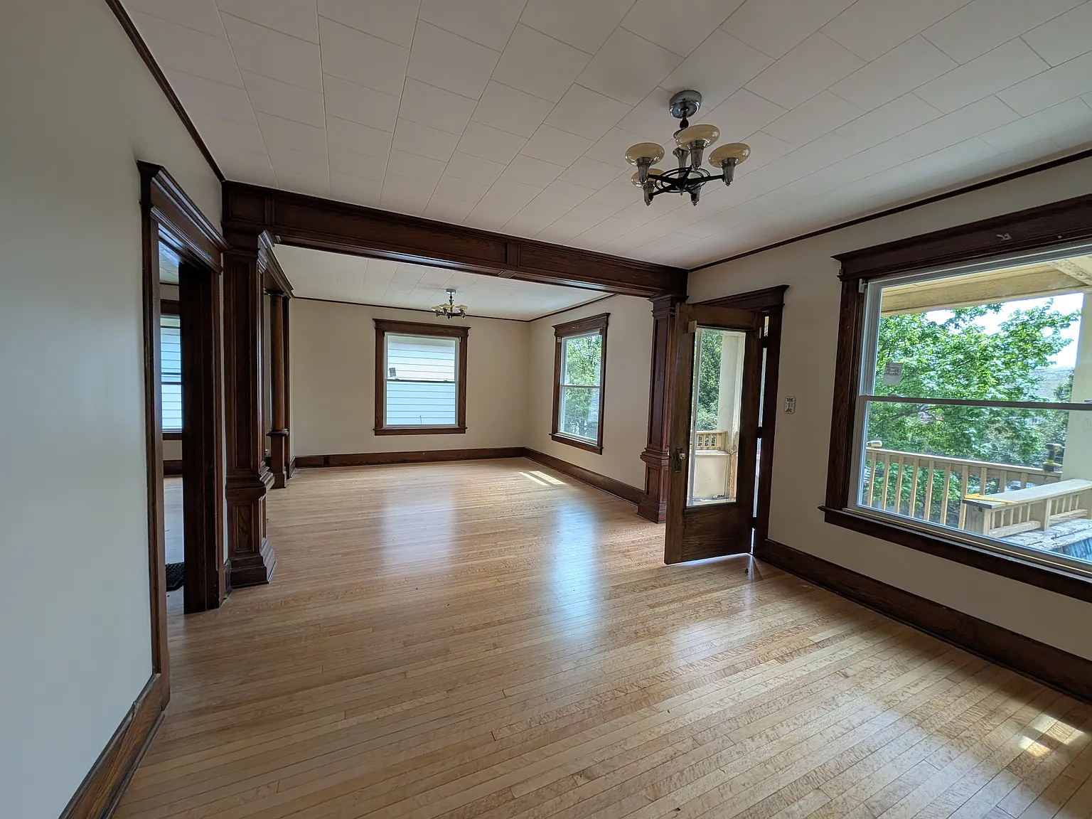 3 bed, 1100 sqft, $1,400 — Photo 1