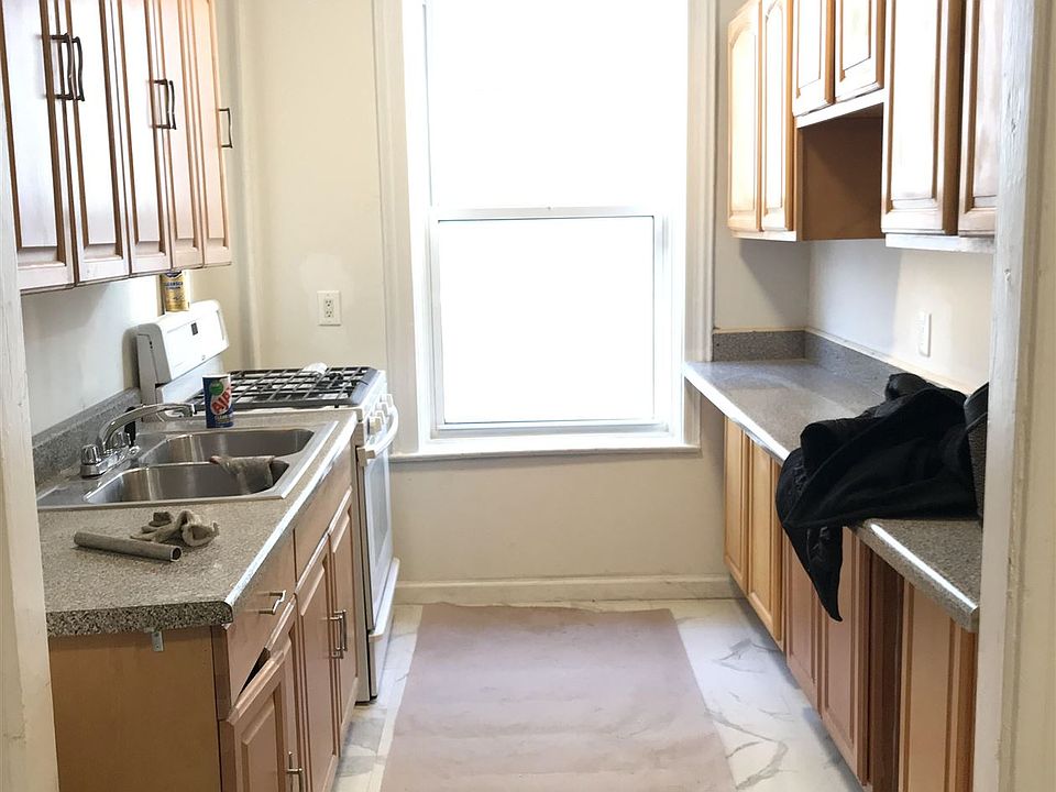 1st image of 1556 E 34th St