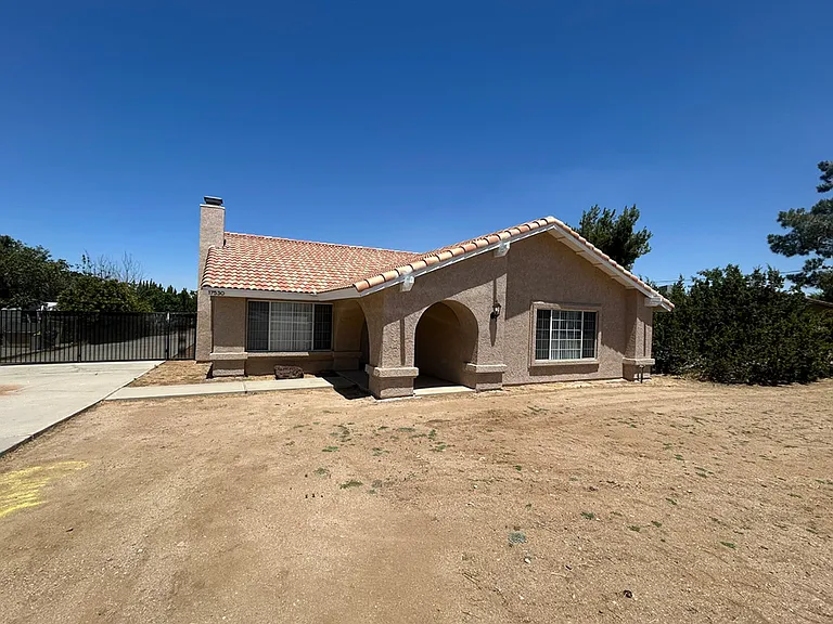 17530 Aspen St — Photo 2