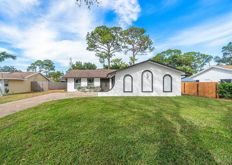 1st image of 4679 Dolphin Drive