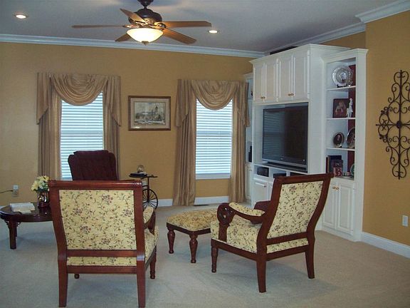 4th image of 804 Lakeview Dr