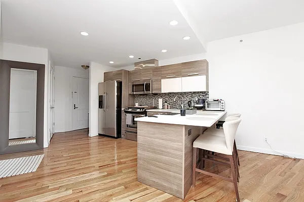 Sold by Remax Edge | media 7