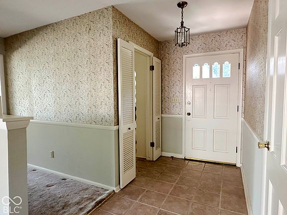 3rd image of 7440 Radburn Cir