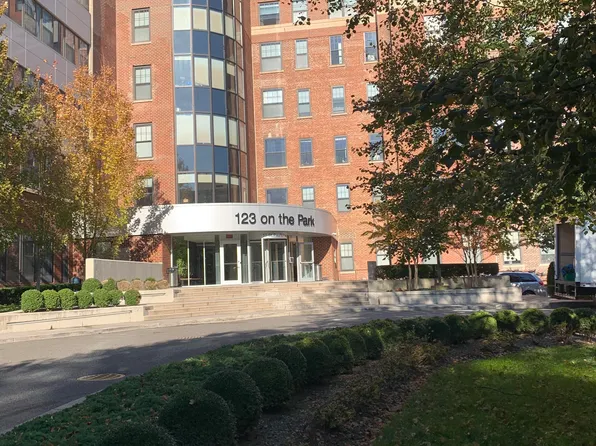 123 Parkside Avenue image 11 of 25