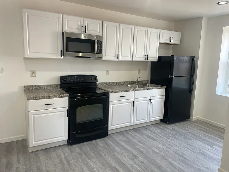 1600 W Baltimore St #1 — Photo 8