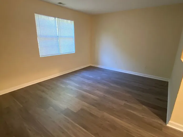 2077 Lenoa Ln — Photo 2