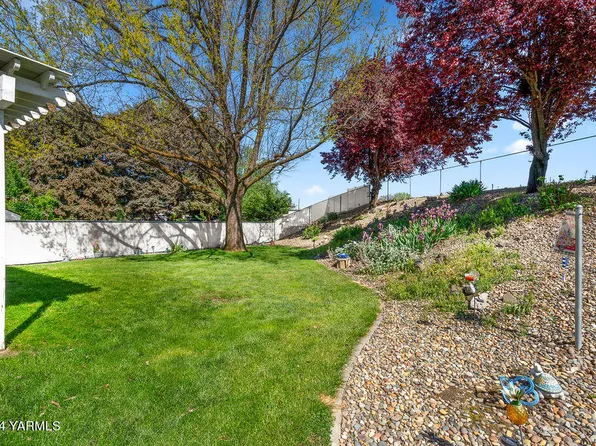 623 Westwind Dr, Zillah, WA 98953