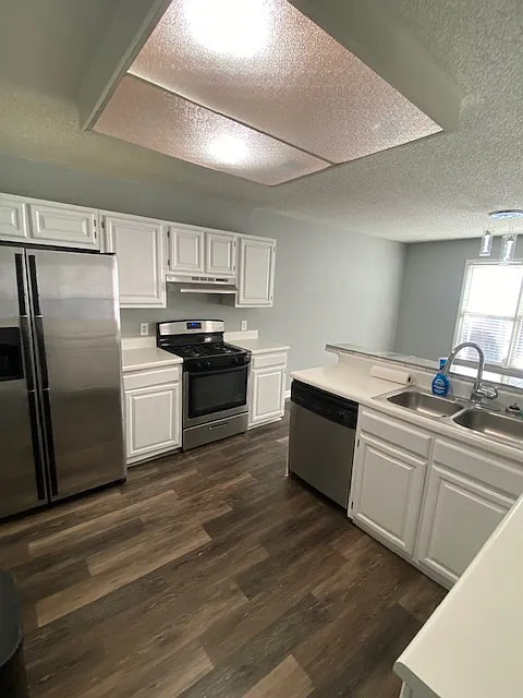 Building Photo - 384 Lakeridge Ct