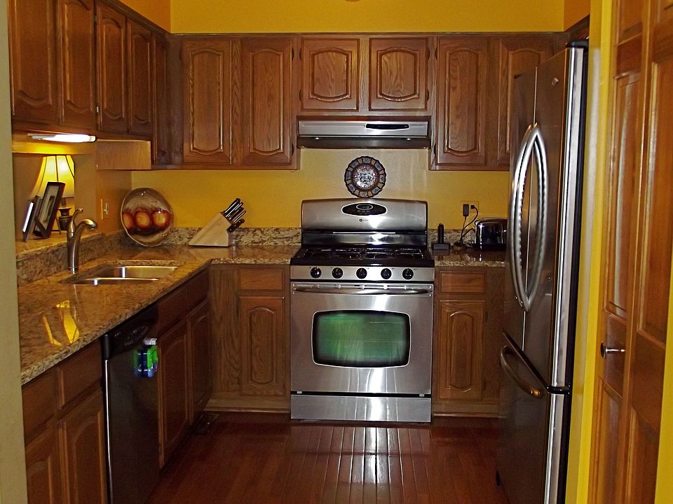 Granite & SS Kitchen