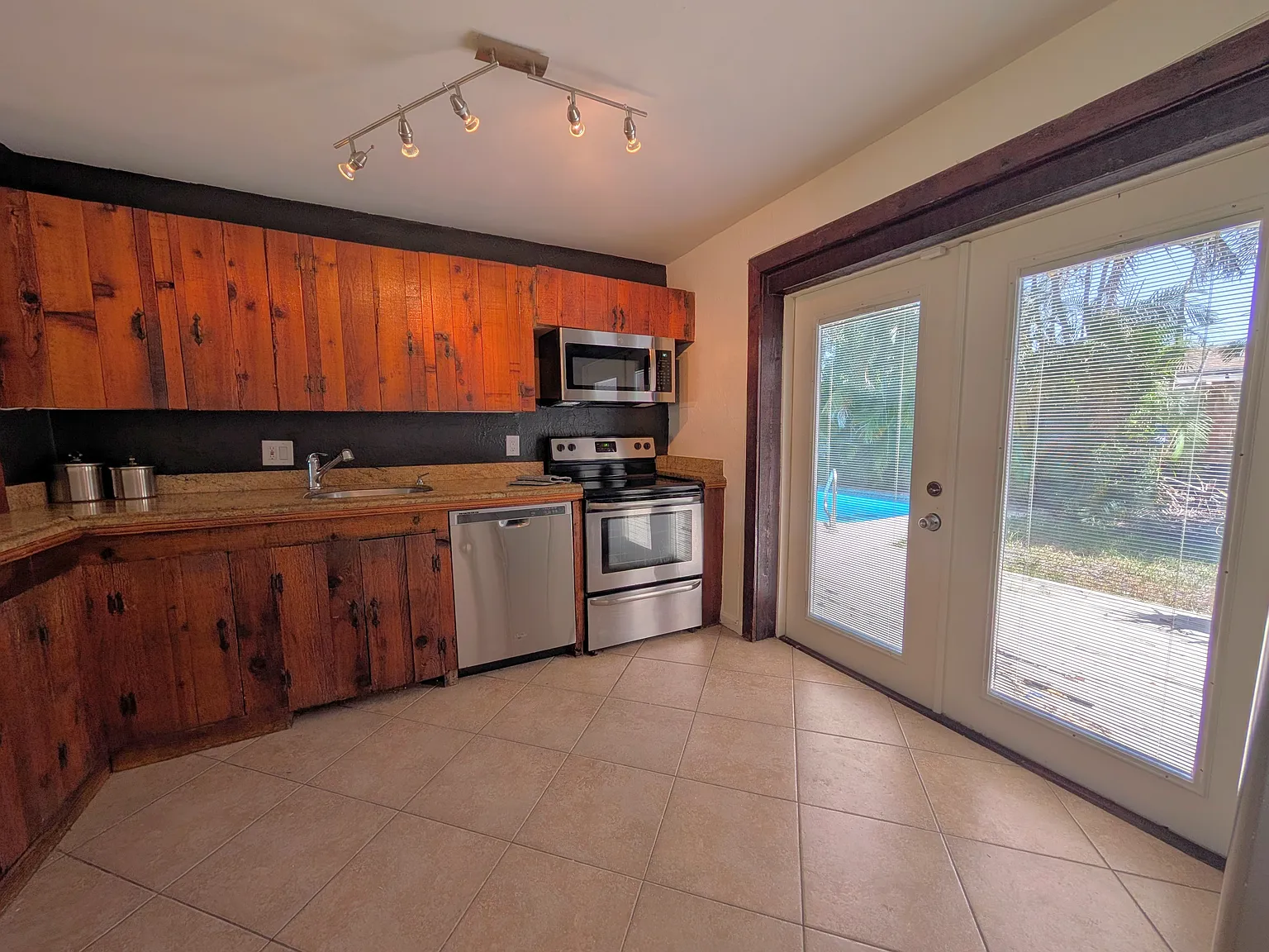 2 bed, 943 sqft, $3,000 — Photo 3