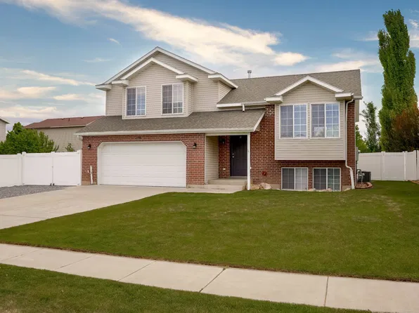 1558 N 2475 W, Clinton, UT 84015