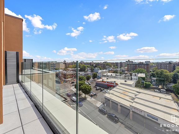 5th image of 50 E 10th St #815