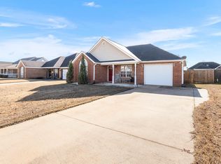 221 Wembley Dr, Warner Robins, GA 31088