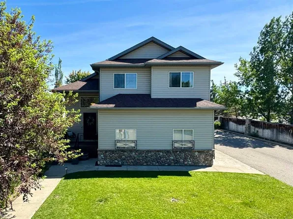 2 N Riverbrook Close W, Lethbridge, AB T1K 7P2
