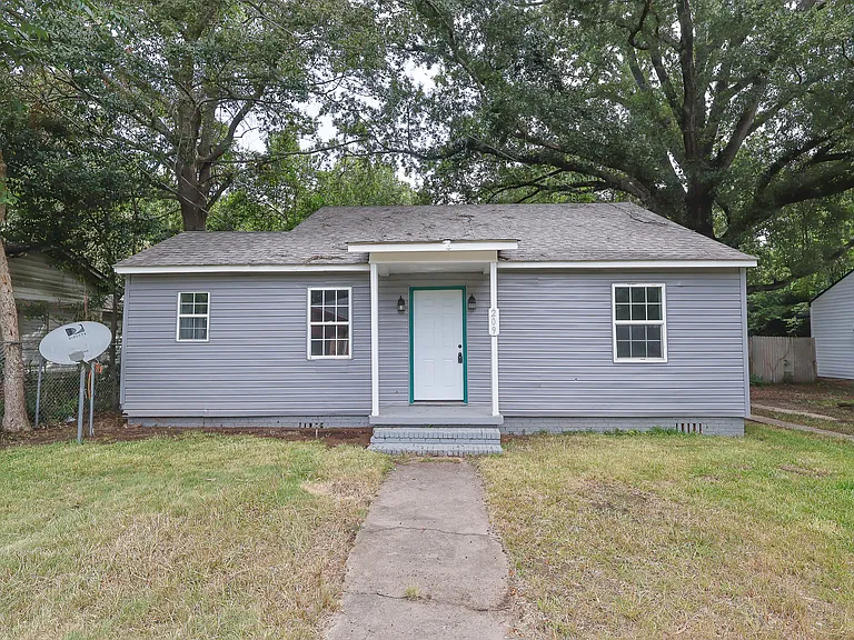 209 Calhoun St — Photo 1