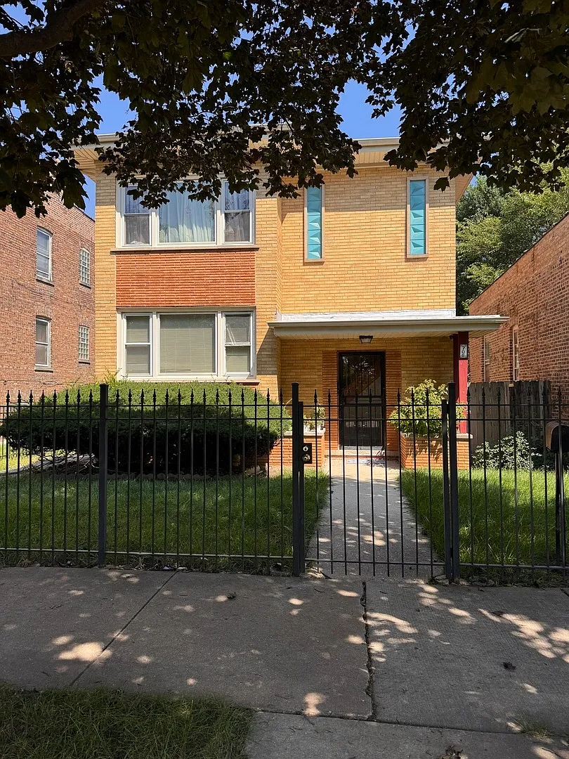 2 bed, 1015 sqft, $1,350 — Photo 1