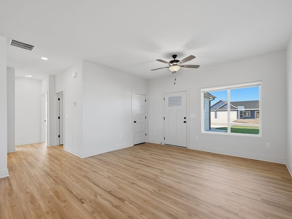 1525 N Garnet Ct