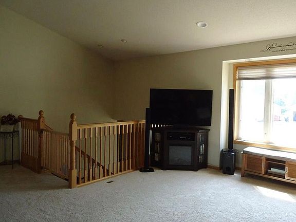 3rd image of 23193 Gladiola St NW
