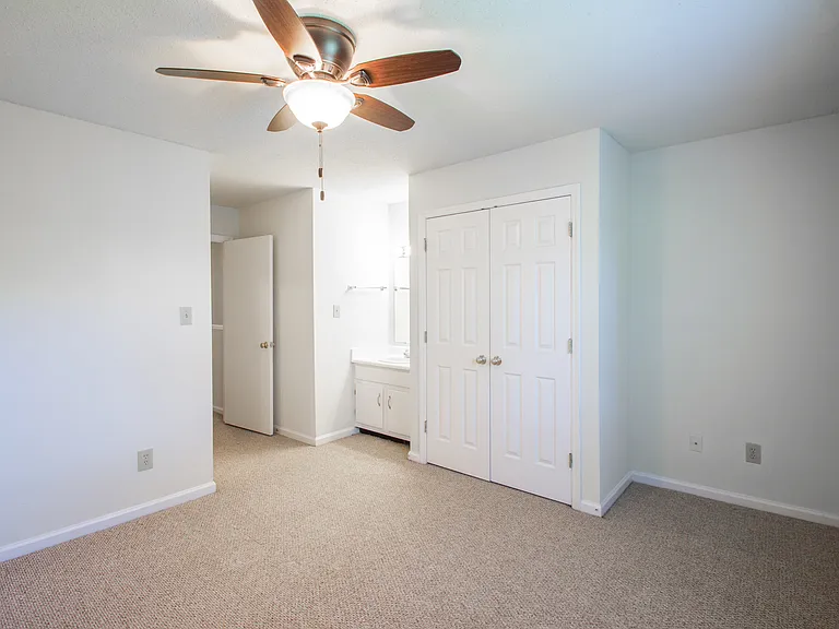 976 S Clarizz Blvd — Photo 16