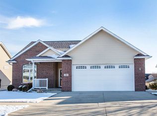 1501 Stone Ln, Waverly, IA