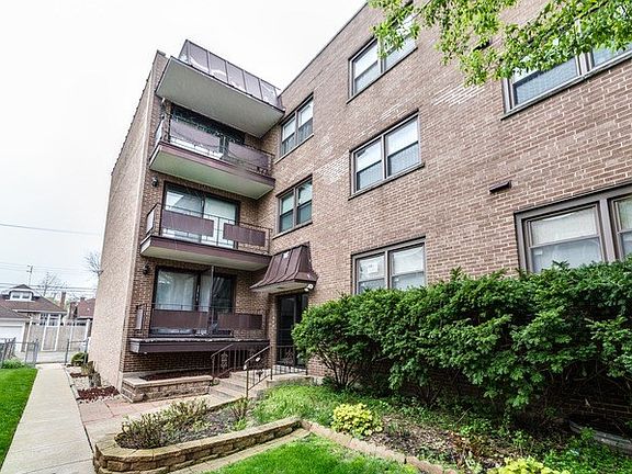 2nd image of 6517 N California Ave APT 201