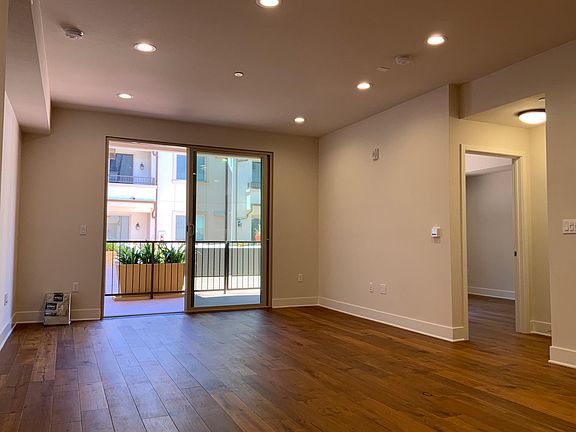5th image of 627 Deep Valley Dr #219