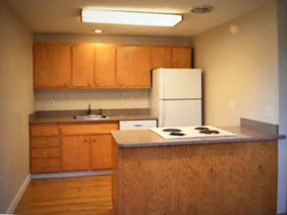 2nd image of 2410 Kauffman Ave