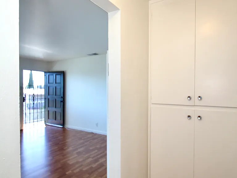 16318 Maubert Ave #D — Photo 11