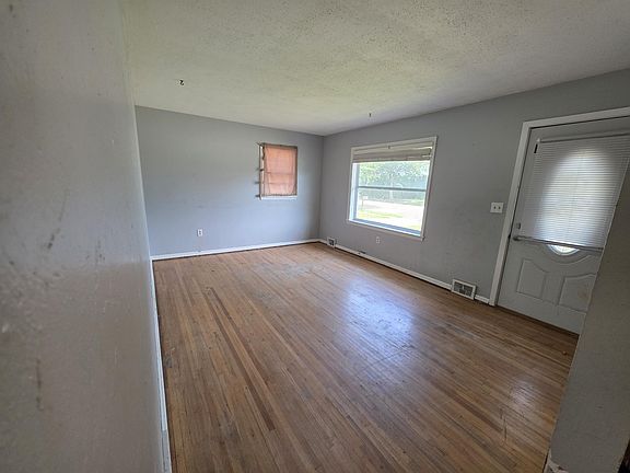 5th image of 611 N Congress St