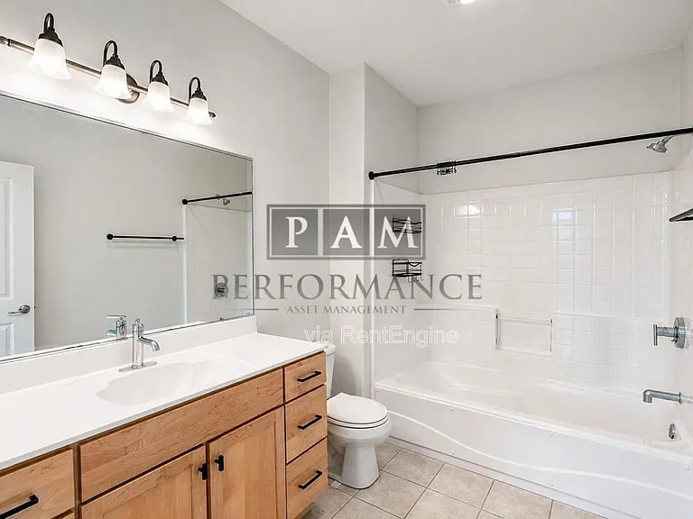 1905 N Water St #205 — Photo 8
