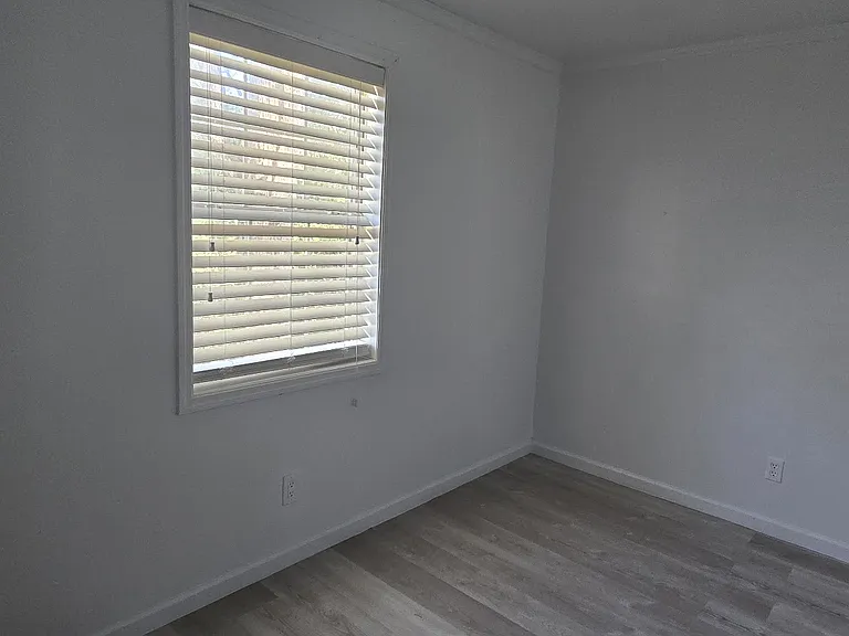629 W Watson St — Photo 47