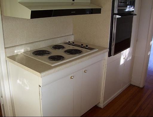 2nd image of 103-107 OAK PARK DR