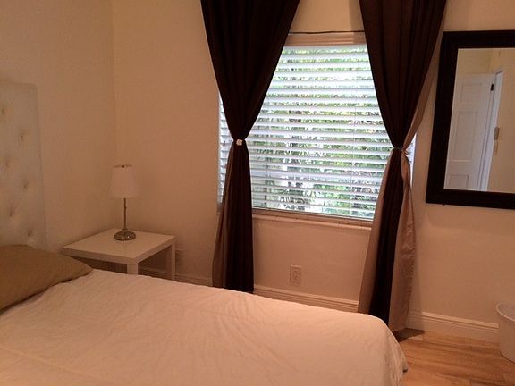 5th image of 710 Lenox Ave APT 17