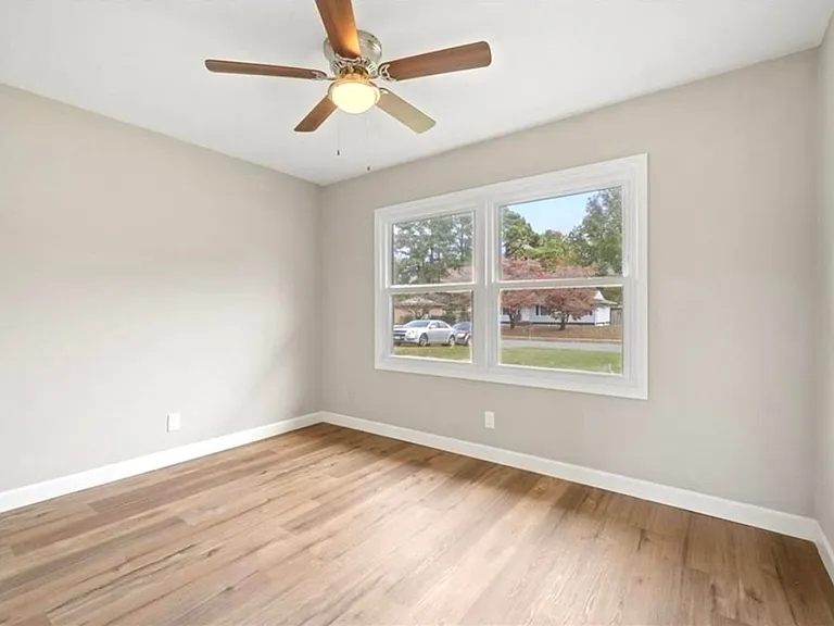 908 Serf Ct — Photo 26