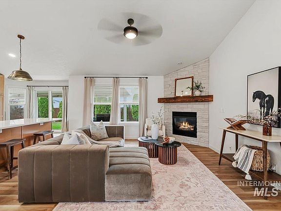5th image of 2109 S Rushmore Way