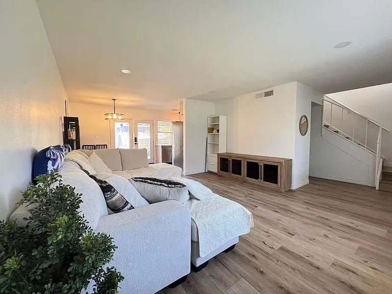 6223 Meadow View Ln — Photo 4