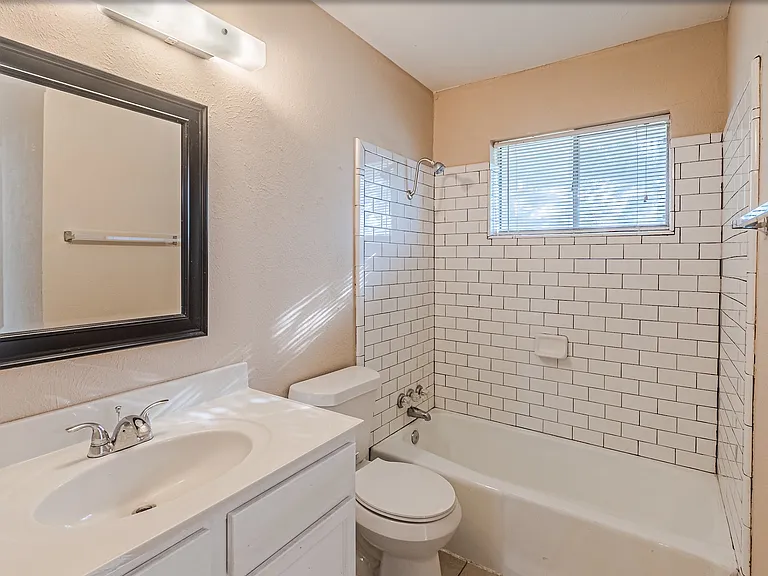 709 Royal Crest Dr — Photo 11