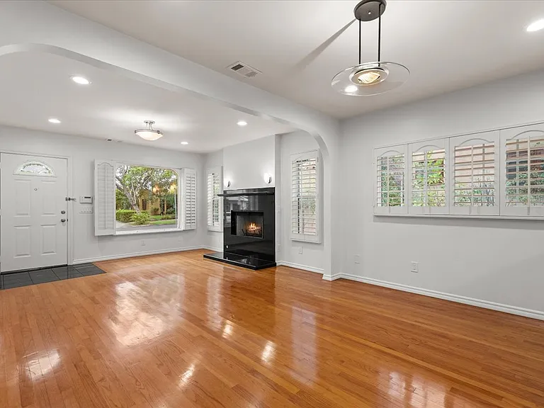 2126 Selby Ave — Photo 4