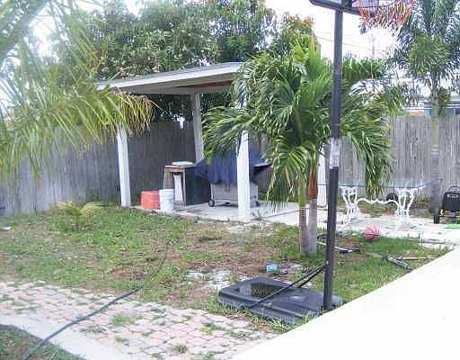 5th image of 419 Maddock St