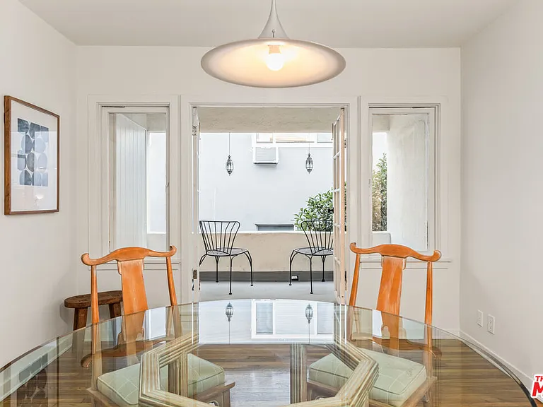 329 S Reeves Dr — Photo 11