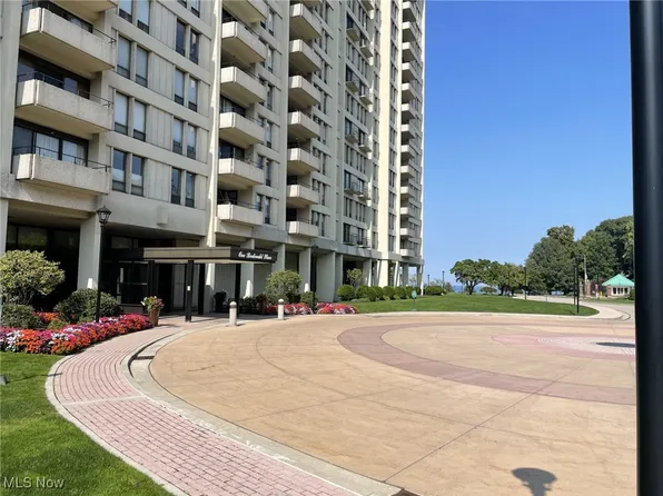 1 Bratenahl Pl APT 505, Bratenahl, OH 44108